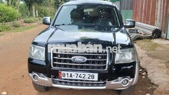 Ford Everest 7 chỗ màu Đen