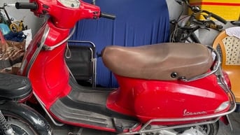 Bán xe Piago LX, đã qua sử dụng, màu đỏ.