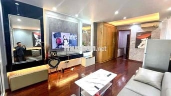 Căn hộ cao cấp 1N1K ở 118 Nguyễn Khánh Toàn, Ô tô đỗ cửa.