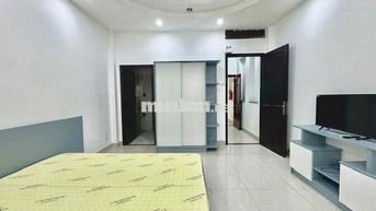 CHO THUÊ CĂN HỘ TÁCH BẾP CỬA SỔ GIÁ RẺ FULL NỘI THẤT MÁY GIẶT NGAY Q1