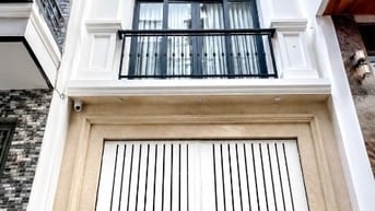 Xe hơi trước nhà Tr Cao Vân,4 Tầng,5PN,Vuông vức,nhà có hẻm sau thoáng