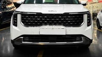 Kia Carnival Premium 8S 2024 Trắng 16.000 km