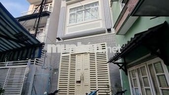 Phòng trọ cho nữ văn phòng, HSSV thuê, Quận 4 tiện làm việc và học tập