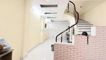 Cho thuê nhà Ngọc Thuỵ - 40m - 3PN - Ô tô đỗ gần. Giá 7tr