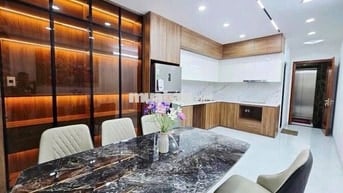 NHÀ CẦU GIẤY -VỊ TRÍ VÀNG THUẬN TIỆN -CON CÁI HỌC HÀNH TIỆN LỢI-12 TỶ