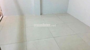 phòng trống mát nhà vệ sinh trong phòng ,không chung chủ sạch sẽ