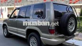 Isuzu Trooper SE Vàng cát 7 chỗ