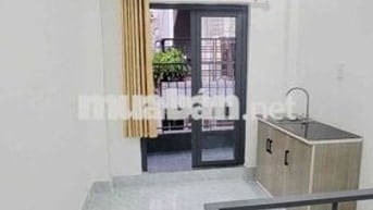 cho thuê nguyên tầng 1 có ban công như hình