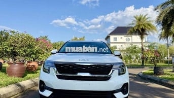 Kia Seltos Luxury 2022 28.000 km Trắng
