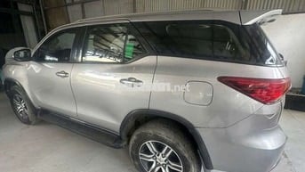 Toyota Fortuner 2017 Số sàn Bạc 130.000 km