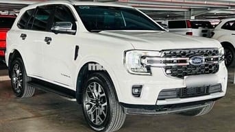 Ford Everest Titanium 4x2 2024 15.000km Trắng