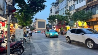 Cho thuê nhà mặt phố Hàng Gai 125m, MT5.2m, cafe-thời trang-lưu niệm