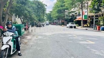 GẦN SÂN BAY , DT 5x14 NỞ HẬU 3 TẦNG , XE HƠI ĐẬU NHÀ , NHỈNH 5 TỶ