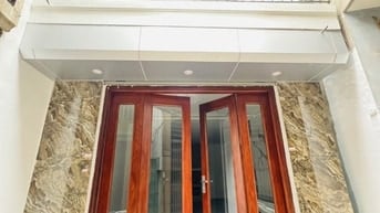 Nhà đẹp thang máy ở ngay phố Dương Văn Bé, Dt 50m2, 5t, giá 12.9 tỷ.