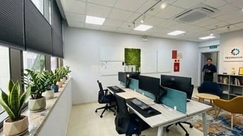 Cho thuê văn phòng Nguyên Hồng 50m2 giá chỉ 9tr view kính bãi oto gần