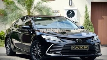 Toyota Camry 2.0Q Model 2022 - Đen 34.000 km
