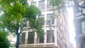 Cho thuê MBKD Nguyên Hồng 115m2 x 6 tầng, 2 mặt tiền ô tô đỗ thoải mái