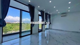 VĂN PHÒNG NGAY MẶT TIỀN ĐƯỜNG LỚN - CÓ BAN CÔNG THOÁNG MÁT