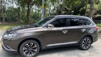 CHO THUE XE OUTLANDER 7 CHO
