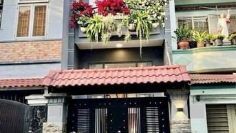 Nhà 54m² Nguyễn Văn Nghi xây 3 tầng, giá 2 tỷ 390. Sổ sẵn, hẻm oto