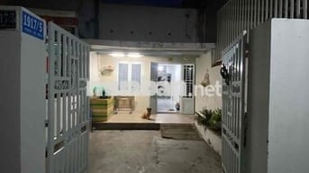 Nhà cấp 4 cho thuê , cực rộng 4x25. Có sân để xe thoải mái