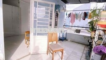 Cần share phòng trọ trong nhà nguyên căn cách đường CMT8 khoảng 50m