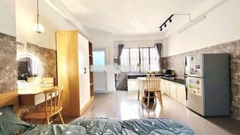 Studio Bếp Chữ L Rộng, Cửa Sổ Lớn, Ngay Khu Cộng Hòa