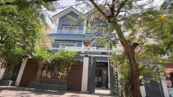 Cho Thuê Nhà biệt Thự Bà Điểm Hóc Môn