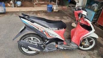 Yamaha Luvias 2025 màu Đỏ, Trắng, Đen