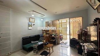 HẺM XE HƠI TRÁNH NHAU – ĐÔNG HƯNG THUẬN – SÁT CHỢ CẦU,