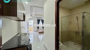 khai Trương Căn Hộ ban công và cửa sổ siêu đẹp keng , Ngay Lê Đại Hành