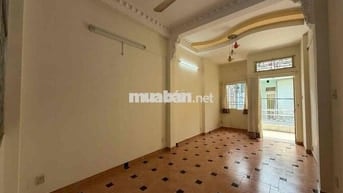 Nhà bán CMT8- Dt 42m - 4 PN hẻm xe hơi