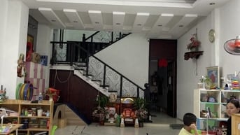 NỞ HẬU - XE HƠI NGỦ TRONG NHÀ - THÔNG TRƯỜNG SA - BÁN NHÀ CMT8 