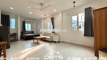 Phòng trọ trung tâm quận 1, đầy đủ nội thất, cửa sổ trời đh Nhân Văn