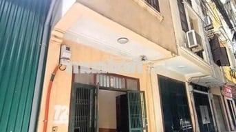 Cho thuê căn nhà 40m2 x 5 tầng/17 triệu - ngõ 146 Trung Kính, Cầu Giấy