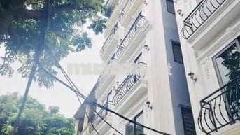 Nhà mới đẹp, thang máy, 3 phòng ngủ, ô tô đỗ cửa tại Long Biên