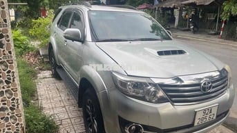 Toyota Fortuner 2016 máy dầu màu Bạc