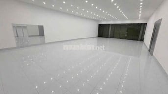 Cần sang gấp mặt bằng ngay trung tâmngax 6 Chùa Bà
