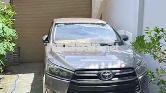 Toyota Innova 7 chỗ màu Đồng