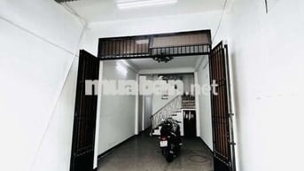 cho thuê nhà đúc lầu hẻm thông xe hơi thống nhất gò vấp 3.8x18 giá 11t