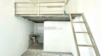 Duplex máy lạnh cửa sổ trời thoáng mát ngay chợ Lê Thị Hồng
