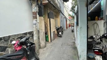 Nhà không nằm trong huy hoạch. Tương lai mở đường sẽ lòi ra mặt tiền. 