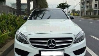 Mercedes-Benz C300 Trắng 5 chỗ