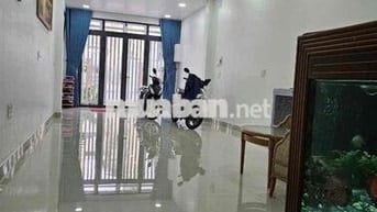 Cho thuê mặt bằng kinh doanh dài 11 ngang 4