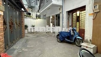 Hàng Hiếm! 15m2. 3 Tầng. Hẻm 3 Gác. Gần Hoàng Hoa Thám. Chỉ Nhỉnh 2 tỷ