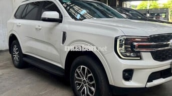 Ford Everest Ambient 2025 Trắng 22.000 KM