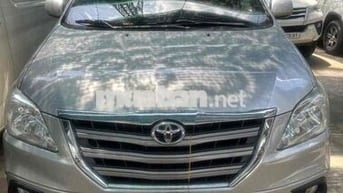 Toyota Innova G AT 2014 Tự động Bạc rin từ nắp cò