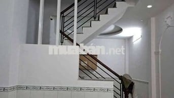 nhà 1 lầu 2 phòng ngủ 2 tollet.sơn mới sạch sẽ 