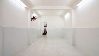 Cho thuê nhà tầng trệt và lầu 2 trong Chợ Bàn Cờ