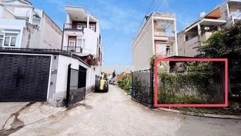 LÔ GÓC HẺM XE TẢI CẠNH VẠN PHÚC CITY